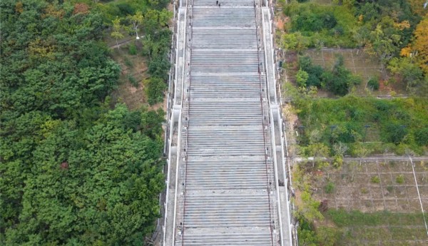 北新融建公司巫山高唐电梯项目临江二段扶梯基础 混凝土顺利完成浇筑