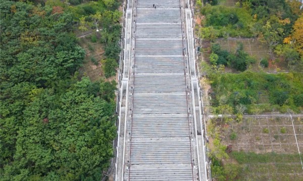 北新融建公司巫山高唐电梯项目临江二段扶梯基础 混凝土顺利完成浇筑